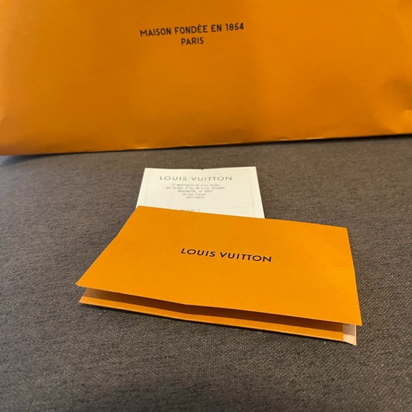 Gently worn authentic Louis Vuitton Timeout Sneakers size 38.5 (8.5) - Picture 5 of 7